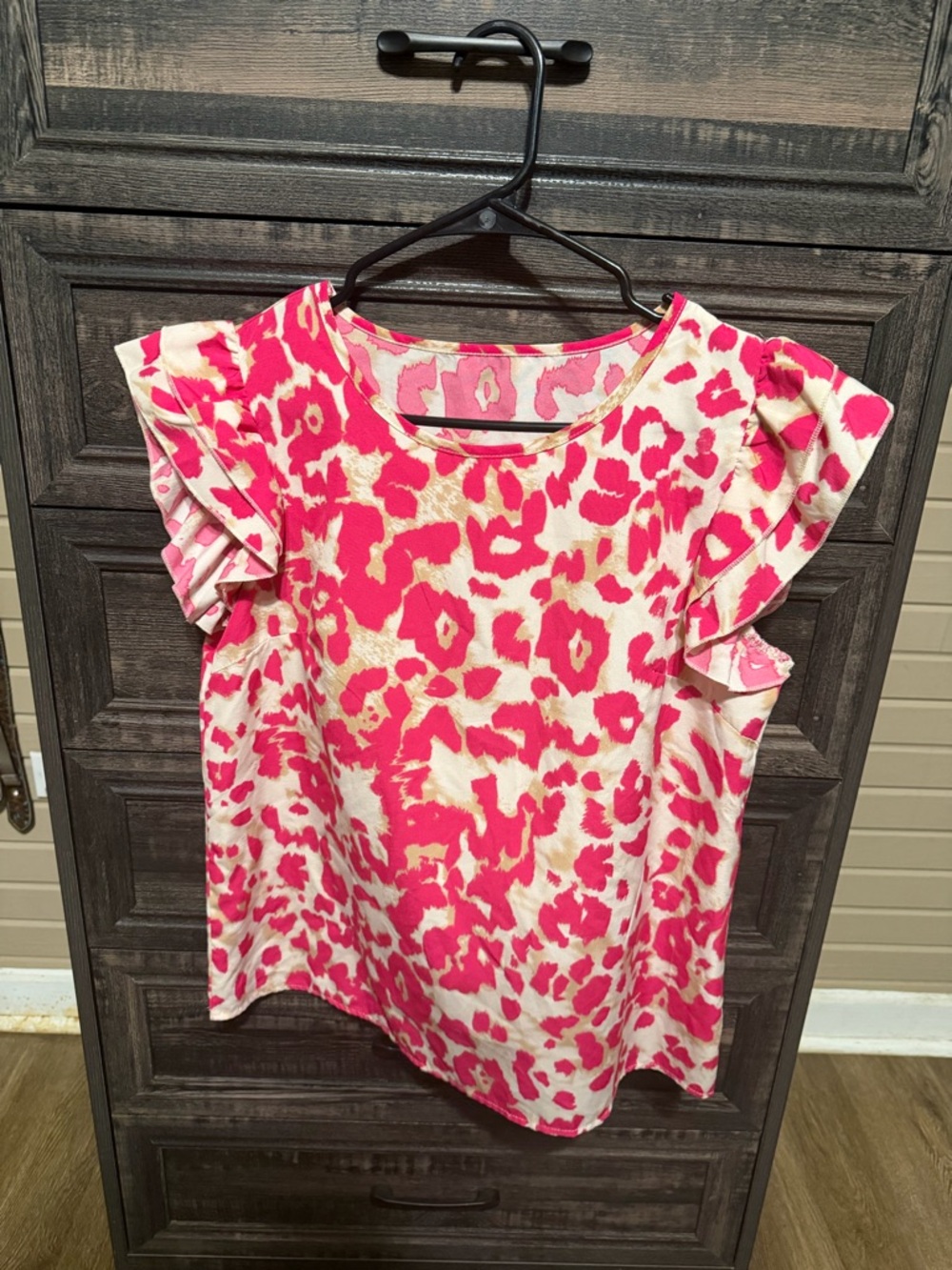 Women’s Pink Leopard Print Ruffle Sleeve Top
